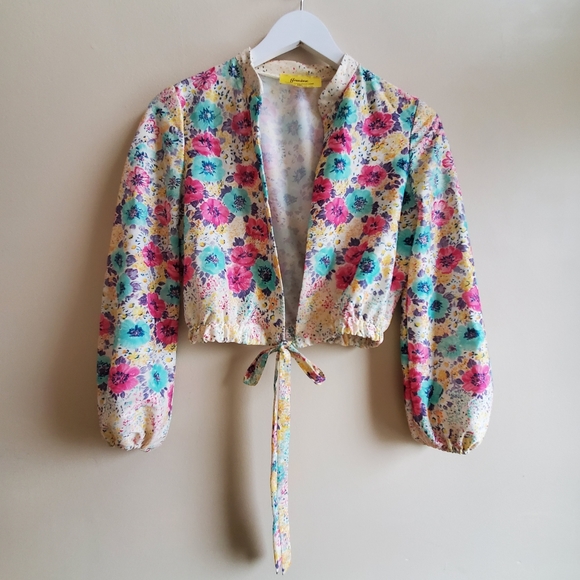 Vintage Soft satin floral cropped light jacket with tie front - Picture 1 of 5